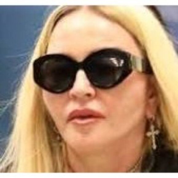 BURBERRY Sophia Sunglasses Black Cat Eye B4361 ASO Madonna - Picture 2 of 14